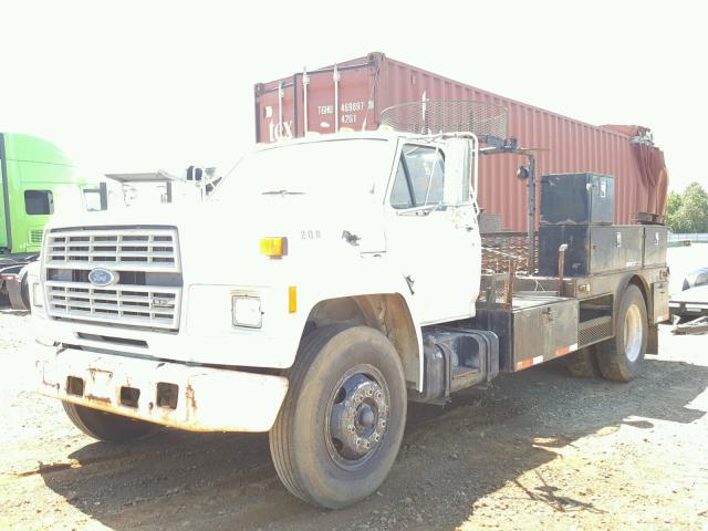 1FDPF70J0PVA37752 - 1993 FORD F700 WHITE photo 2