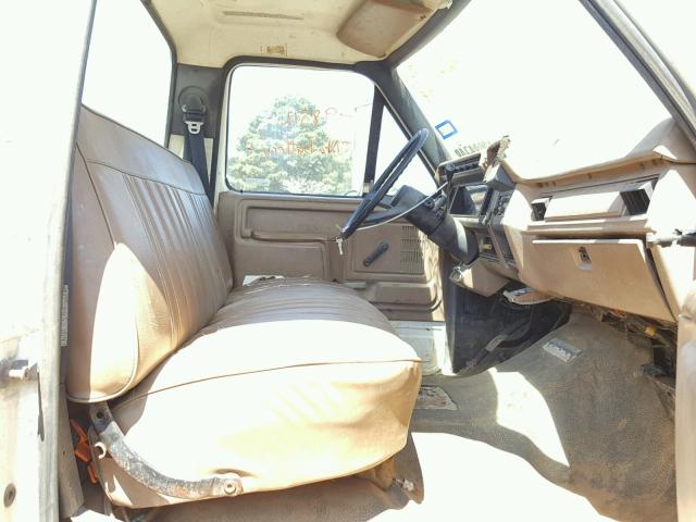 1FDPF70J0PVA37752 - 1993 FORD F700 WHITE photo 5