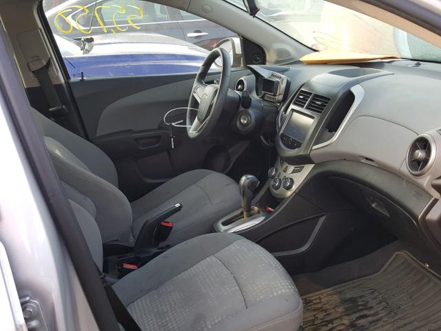 1G1JA6SH0E4239421 - 2014 CHEVROLET SONIC LS SILVER photo 5