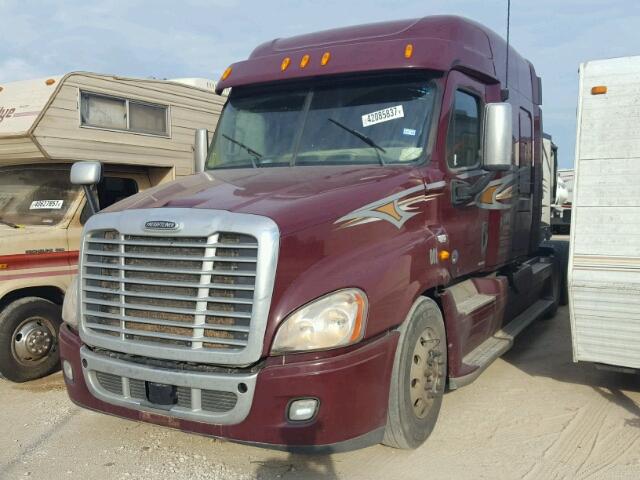 1FUJGLDR0CLBE9576 - 2012 FREIGHTLINER CASCADIA 1 BURGUNDY photo 2