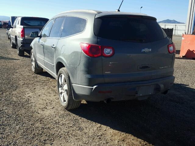 1GNKVLED7BJ374455 - 2011 CHEVROLET TRAVERSE GRAY photo 3