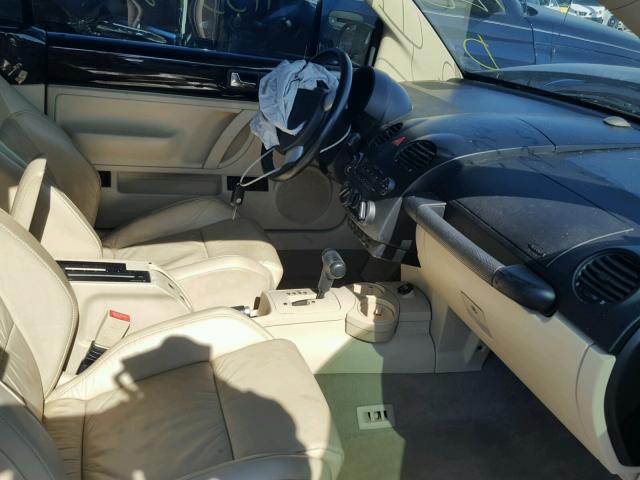 3VWCD31Y94M325186 - 2004 VOLKSWAGEN NEW BEETLE შავი ფოტო 5