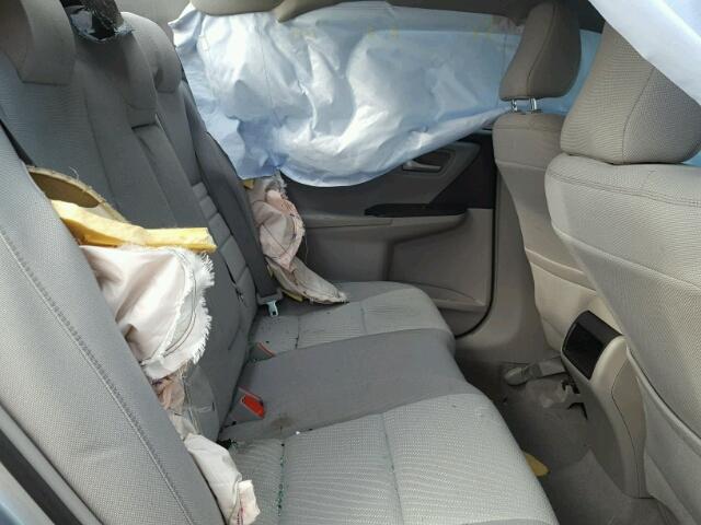 4T4BF1FK2FR474315 - 2015 TOYOTA CAMRY LE Silber Foto 6