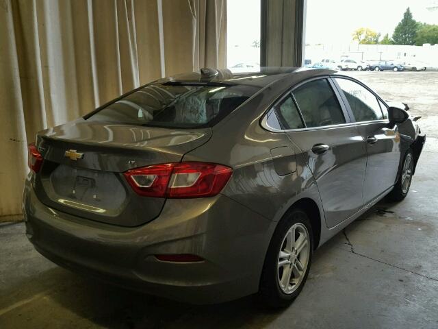 1G1BE5SM0H7266931 - 2017 CHEVROLET CRUZE GRAY photo 4