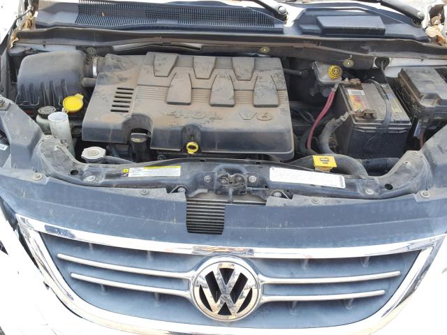 2V4RW6DX5AR231358 - 2010 VOLKSWAGEN ROUTAN SEL WHITE photo 7