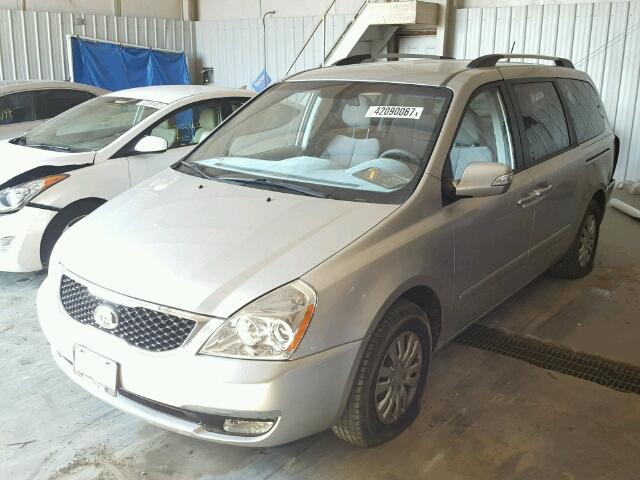 KNDMG4C71E6539292 - 2014 KIA SEDONA SILVER photo 2