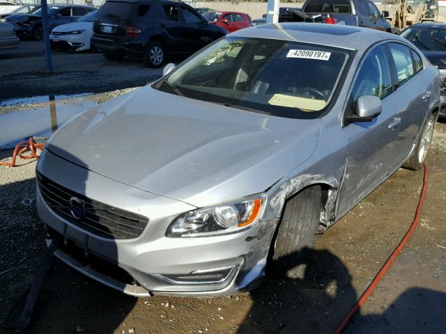 YV1612FS5E2278796 - 2014 VOLVO S60 SILVER photo 2