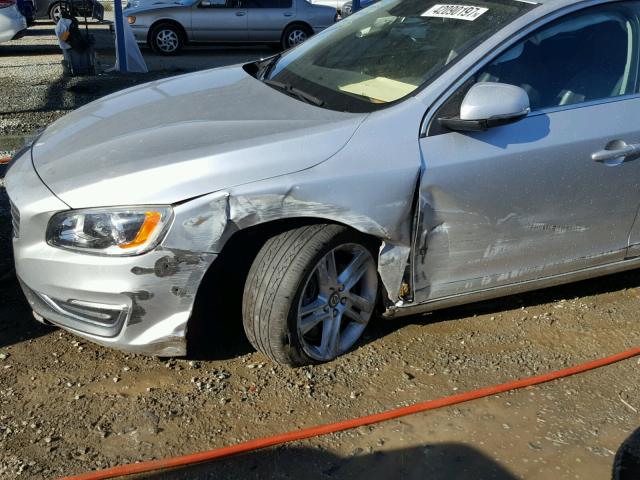 YV1612FS5E2278796 - 2014 VOLVO S60 SILVER photo 9