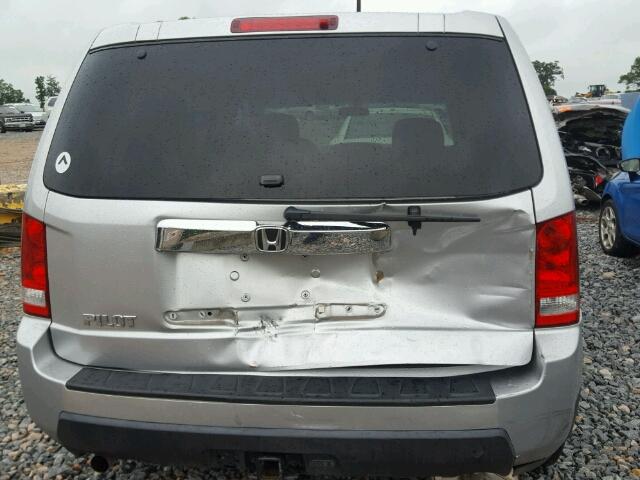 5FNYF3H2XAB006559 - 2010 HONDA PILOT LX SILVER photo 9