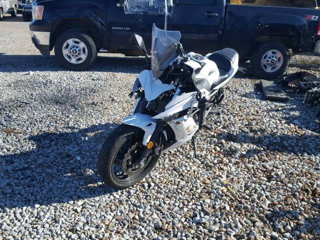 JKAEXEJ19HDA01431 - 2017 KAWASAKI EX650 J თეთრი ფოტო 2