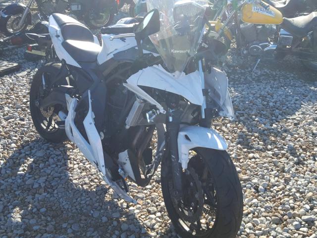 JKAEXEJ19HDA01431 - 2017 KAWASAKI EX650 J თეთრი ფოტო 9