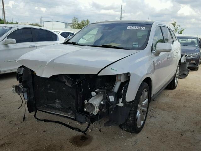 2LMHJ5FRXABJ17250 - 2010 LINCOLN MKT WHITE photo 2