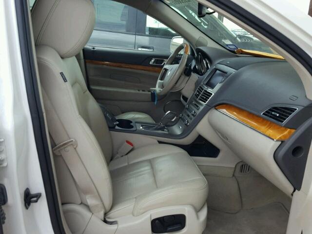 2LMHJ5FRXABJ17250 - 2010 LINCOLN MKT WHITE photo 5