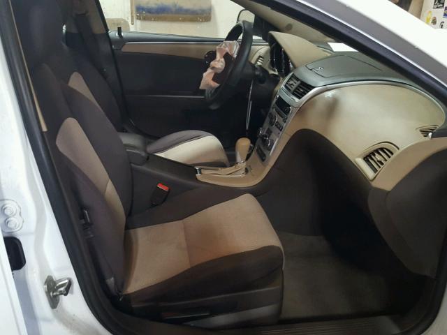1G1ZB5E08CF189367 - 2012 CHEVROLET MALIBU LS თეთრი ფოტო 5