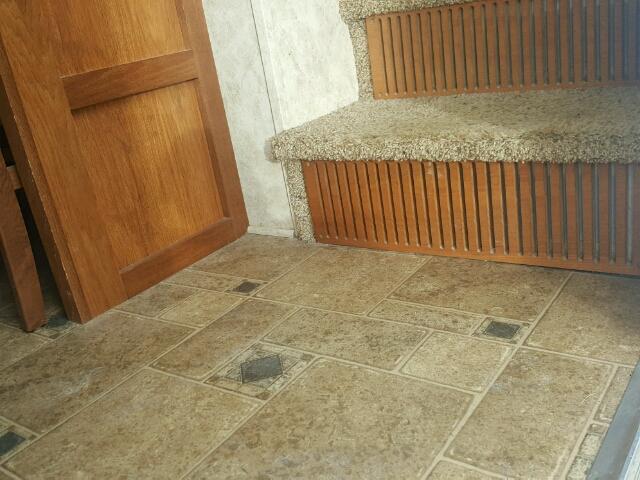 4YDF34522B4700193 - 2011 KEYSTONE MONTANA WHITE photo 9