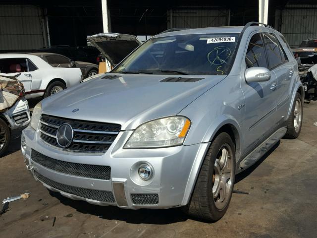 4JGBB77E77A172538 - 2007 MERCEDES-BENZ ML 63 AMG SILVER photo 2