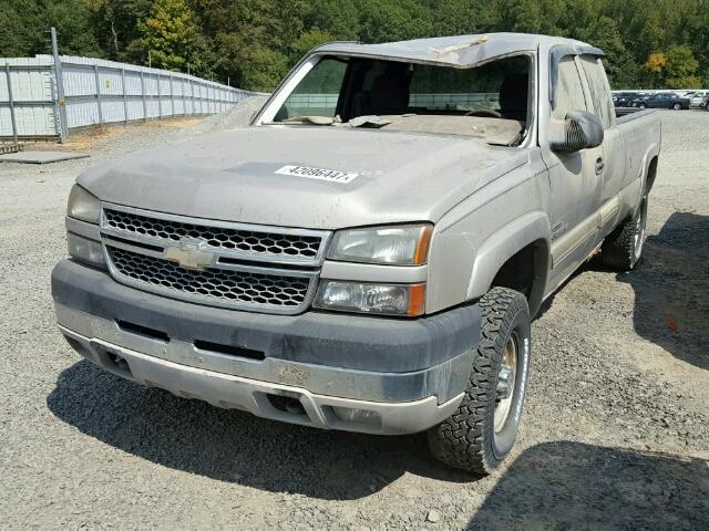 1GCHK29205E289646 - 2005 CHEVROLET SILVERADO BEIGE photo 2