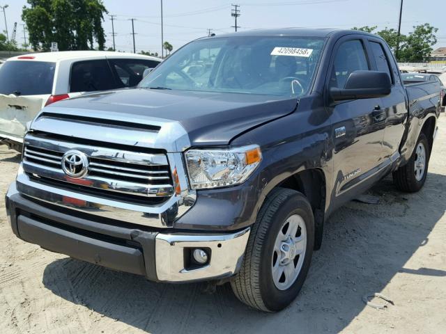 5TFRY5F1XHX217460 - 2017 TOYOTA TUNDRA DOU GRAY photo 2