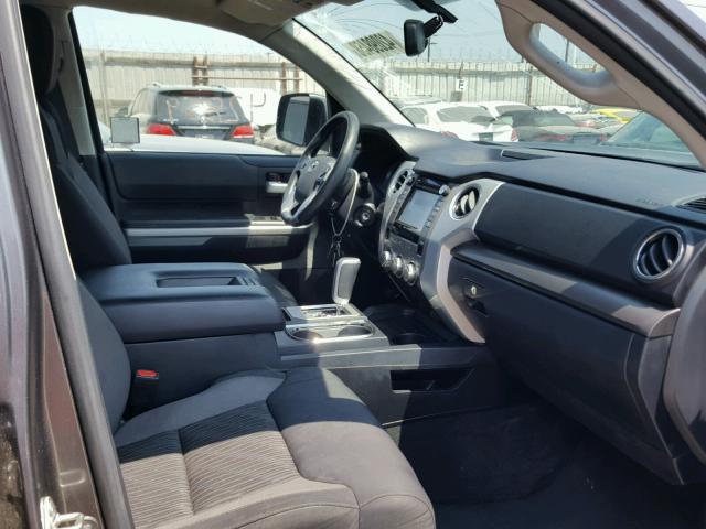 5TFRY5F1XHX217460 - 2017 TOYOTA TUNDRA DOU GRAY photo 5