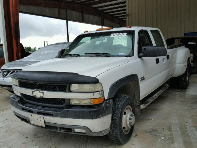 1GCJK33161F203056 - 2001 CHEVROLET SILVERADO WHITE photo 2