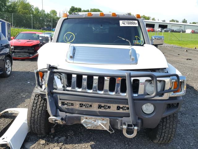 5GTDN136168109756 - 2006 HUMMER H3 WHITE photo 9