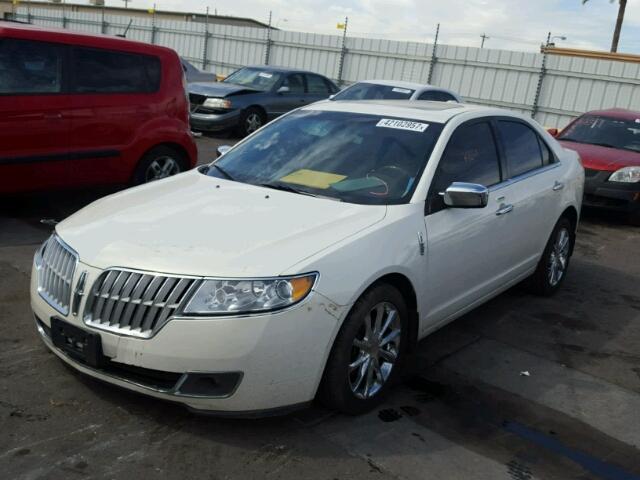 3LNHL2JC2CR831787 - 2012 LINCOLN MKZ WHITE photo 2