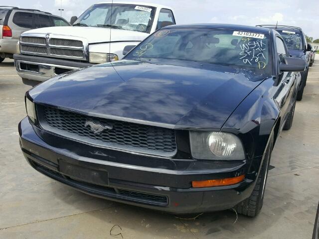 1ZVHT80NX85105533 - 2008 FORD MUSTANG BLACK photo 2