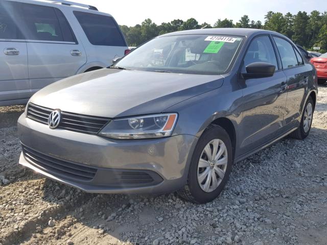 3VW2K7AJ3EM225937 - 2014 VOLKSWAGEN JETTA BASE Մոխրագույն լուսանկար 2