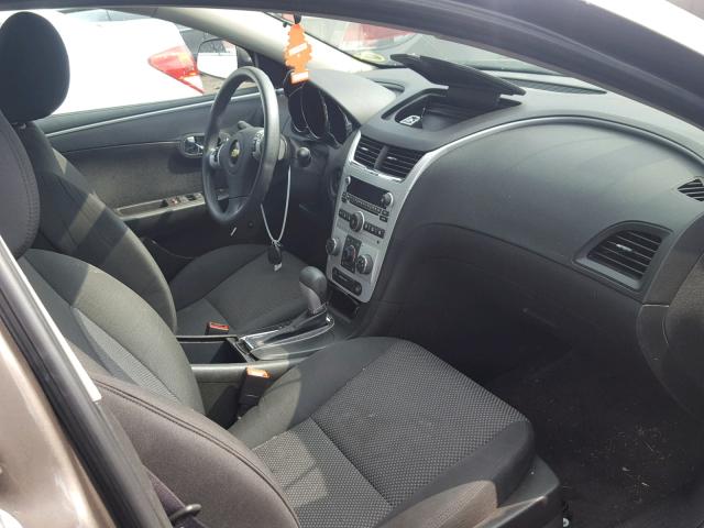 1G1ZC5E03AF320120 - 2010 CHEVROLET MALIBU 1LT ნაცრისფერი ფოტო 5