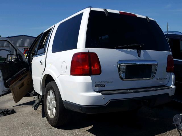 5LMFU27575LJ18055 - 2005 LINCOLN NAVIGATOR Beyaz fotoğraf 3