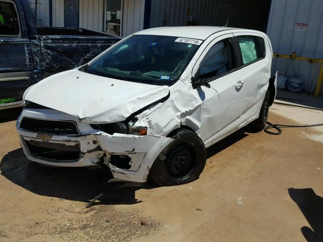 1G1JA6SHXE4228104 - 2014 CHEVROLET SONIC LS WHITE photo 2