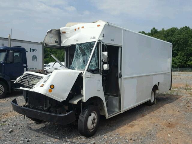 4UZAAPDH47CY88007 - 2007 FREIGHTLINER CHASSIS M WHITE photo 2