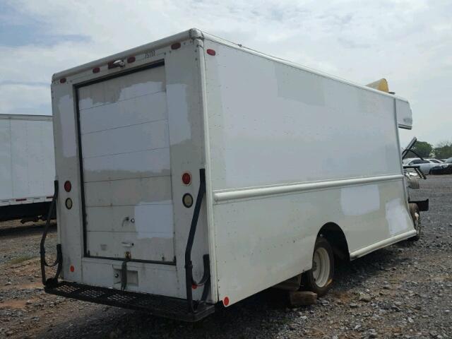 4UZAAPDH47CY88007 - 2007 FREIGHTLINER CHASSIS M WHITE photo 4