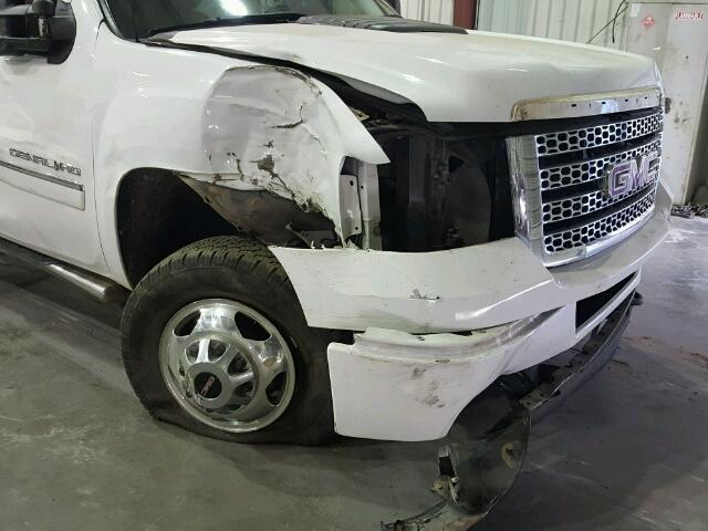 1GT426C85DF143383 - 2013 GMC SIERRA WHITE photo 9