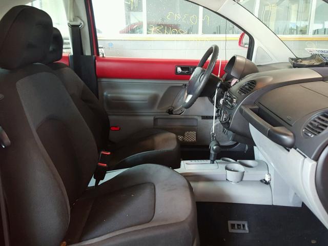 3VWBB61C1WM032134 - 1998 VOLKSWAGEN NEW BEETLE წითელი ფოტო 5