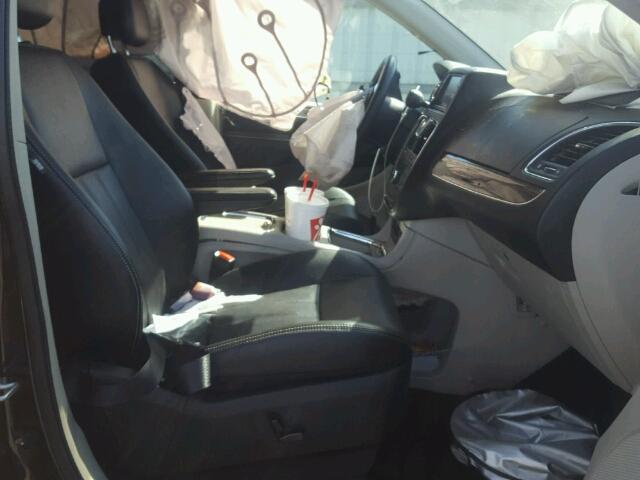 2C4RC1CG3DR756740 - 2013 CHRYSLER TOWN & COU BLACK photo 5