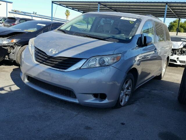 5TDKK3DC0BS043892 - 2011 TOYOTA SIENNA LE SILVER photo 2