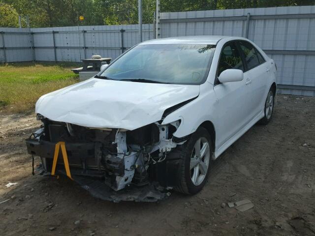 4T1BF3EK6BU771718 - 2011 TOYOTA CAMRY BASE WHITE photo 2