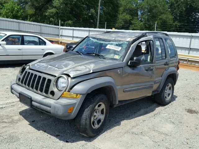 1J4GL48K35W570530 - 2005 JEEP LIBERTY SP GOLD photo 2
