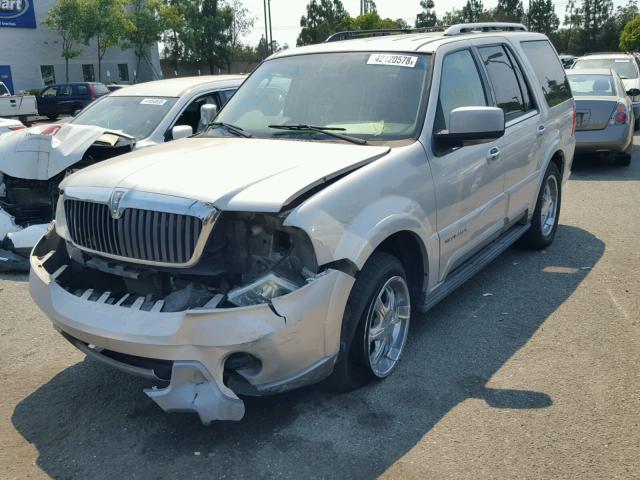 5LMFU27RX3LJ30409 - 2003 LINCOLN NAVIGATOR 银色 照片 2