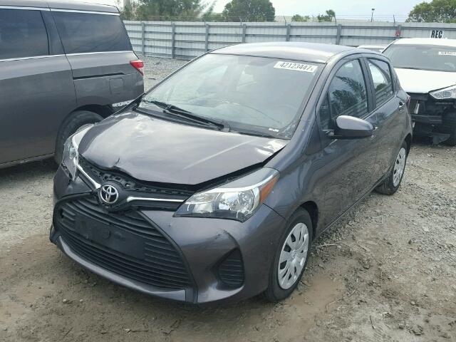 VNKKTUD37FA045507 - 2015 TOYOTA YARIS GRAY photo 2