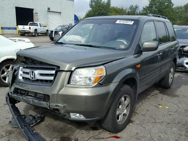 5FNYF18536B010099 - 2006 HONDA PILOT GREEN photo 2