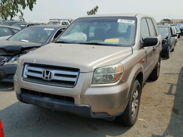 5FNYF28186B026057 - 2006 HONDA PILOT LX GOLD photo 2