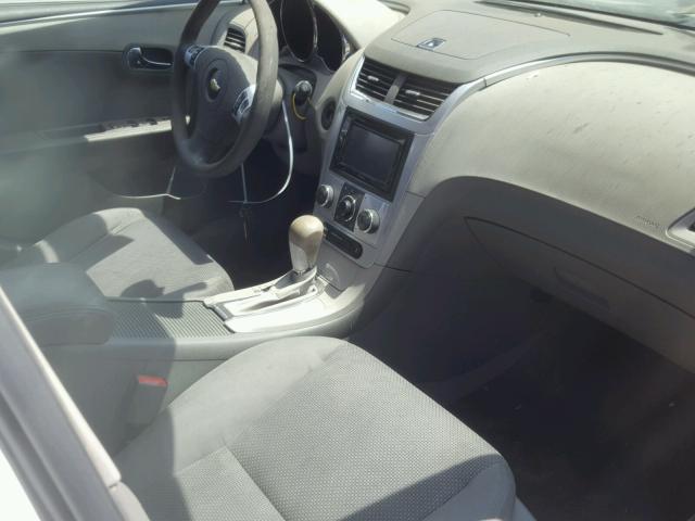 1G1ZB5E0XCF188205 - 2012 CHEVROLET MALIBU LS თეთრი ფოტო 5