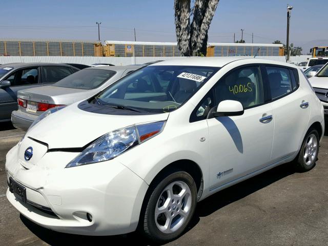 JN1AZ0CPXCT023181 - 2012 NISSAN LEAF SV WHITE photo 2