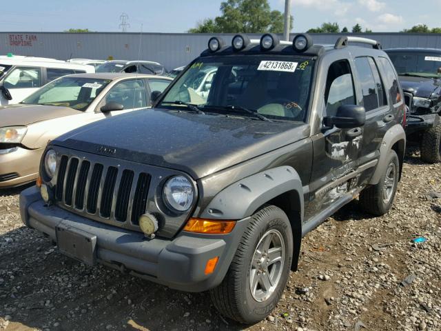 1J4GL38K85W666888 - 2005 JEEP LIBERTY RE 黑色 照片 2