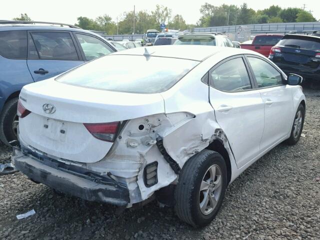 5NPDH4AE3FH621160 - 2015 HYUNDAI ELANTRA SE WHITE photo 4