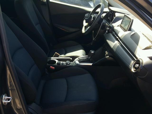 3MYDLBZV9GY115894 - 2016 TOYOTA SCION IA GRAY photo 5