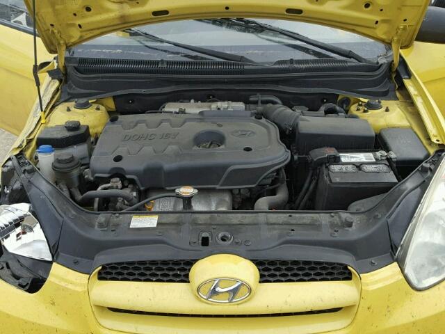 KMHCM36C88U077493 - 2008 HYUNDAI ACCENT GS YELLOW photo 7