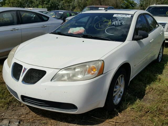 1G2ZG558X64130811 - 2006 PONTIAC G6 WHITE photo 2